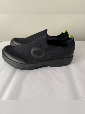 OOFOS Size 12.5 Men’s Slip
On Black Sneakers Oomg Black Recovery Shoes US